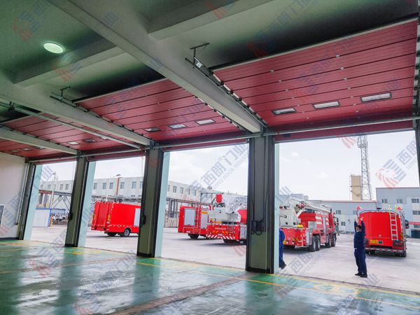 鹽湖化工消防救援基地消防聯(lián)動(dòng)提升門
